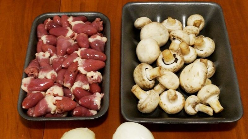 Куриные сердечки с грибами