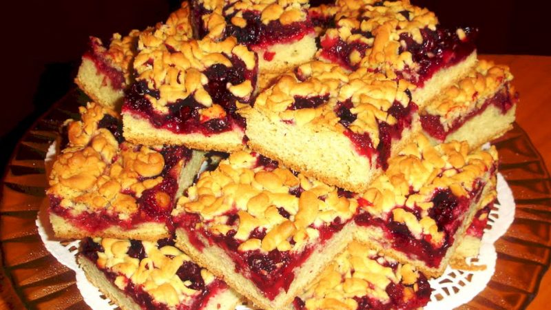 Песочные пирожные с повидлом «Сладкоежка»