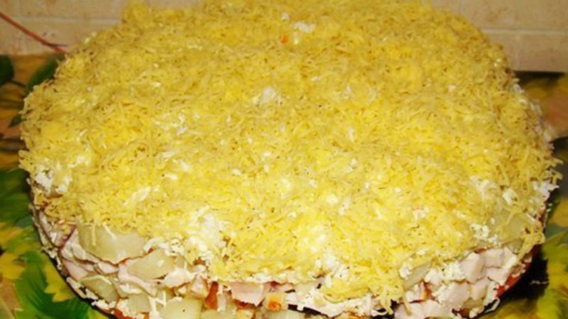 Салат с копченой курицей
