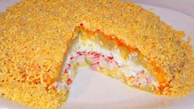 Крабовый слоеный салат