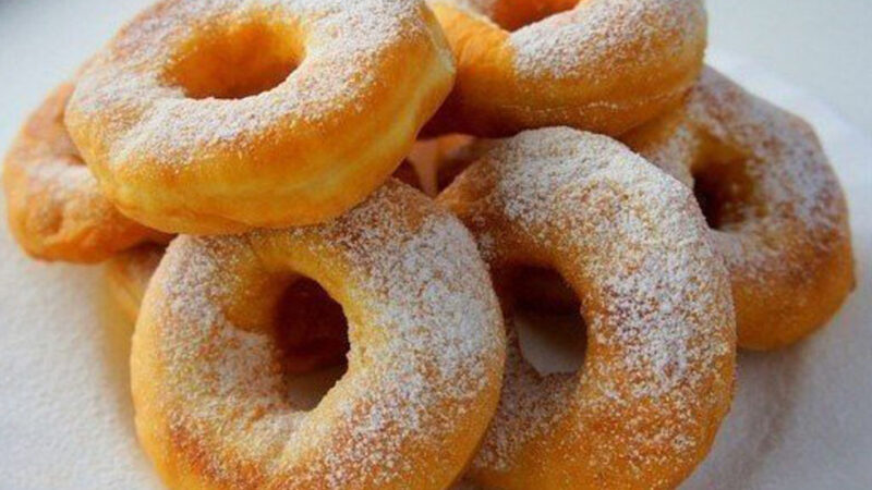 Воздушные пончики на сгущенном молоке