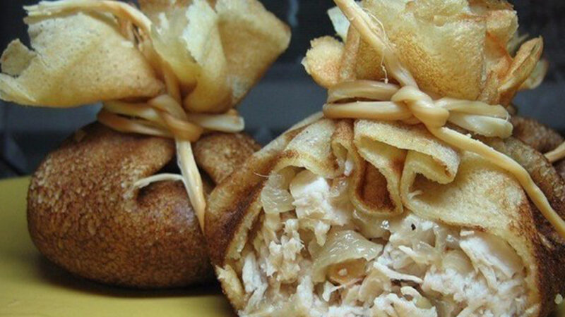 Блинные мешочки с курицей