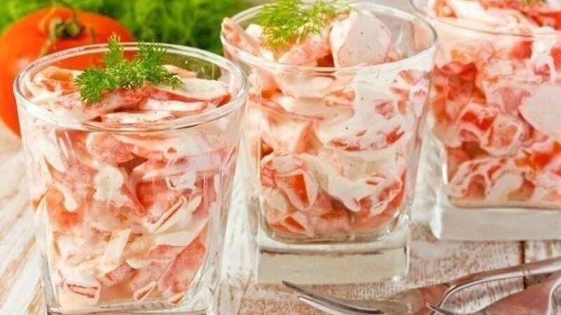 Салат с крабовыми палочками