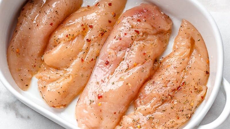 Сочная куриная грудка под соусом