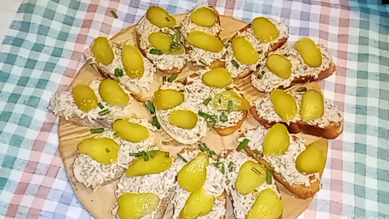 Шпроты с сыром