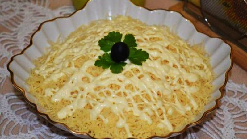 Сырно-яблочный салат за 10 минут