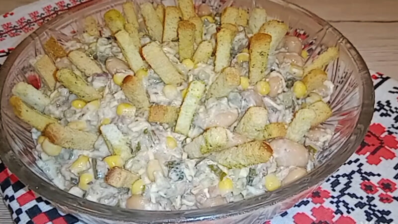 Салат без варки, со шпротами