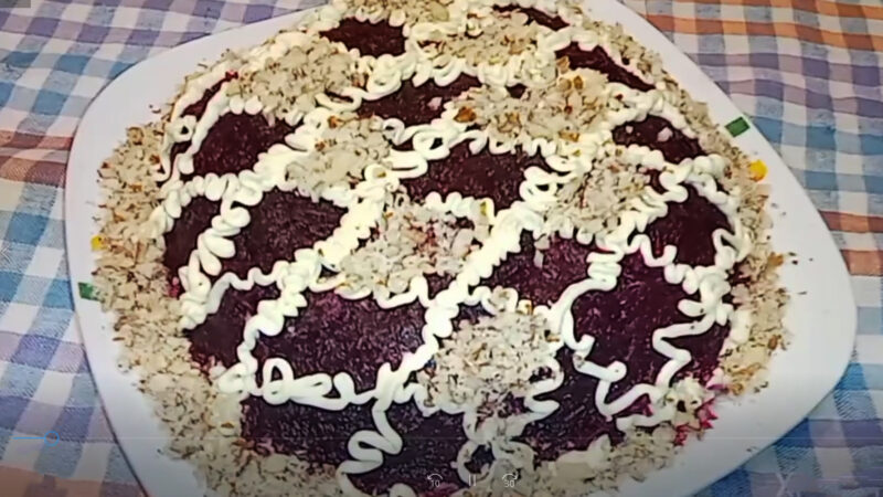 Салат со свеклой и черносливом