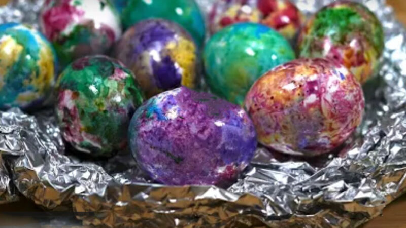 Как оригинально покрасить яйца на Пасху