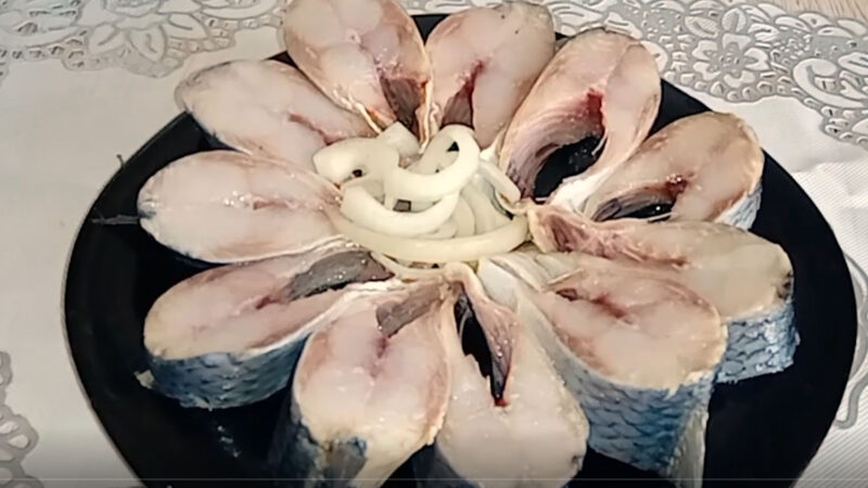 Маринованная селедка, вкуснее красной рыбы