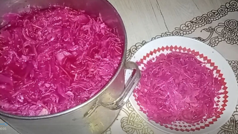 Рецепт маринованной капусты со свеклой
