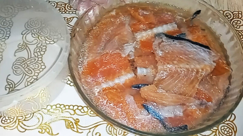Как засолить хребты лосося