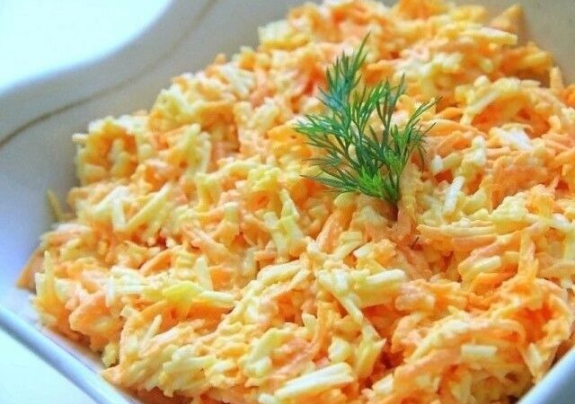 Салат с сыром и морковкой