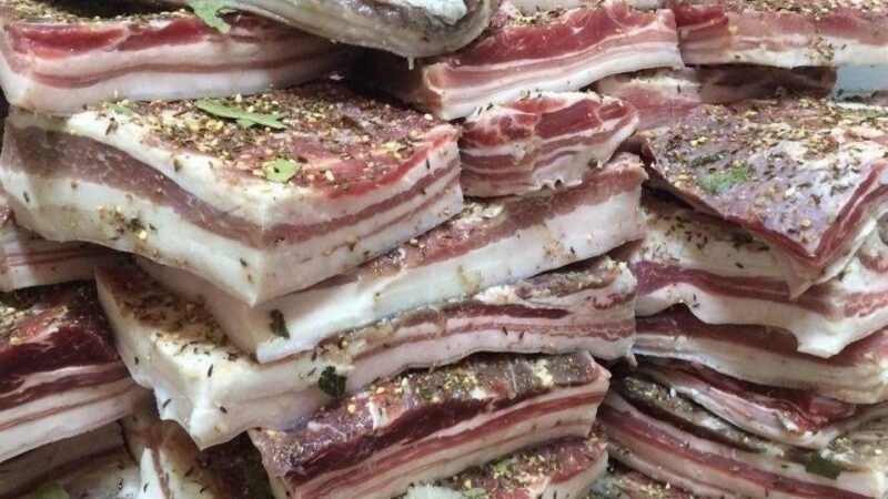 Кaк прaвильно зacолить грудинку? И что б вкуcно?