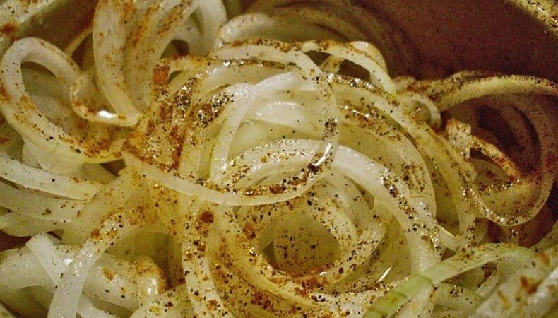 Маринованный лук вкуснее самого шашлыка