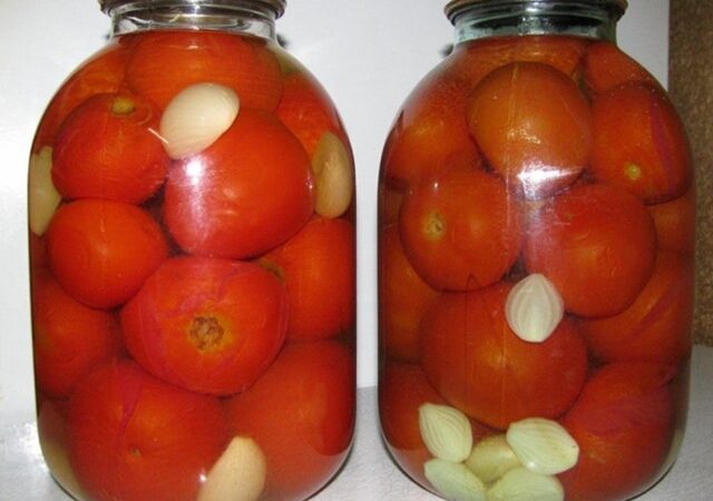 Помідори з цибулею та лимонною кислотою