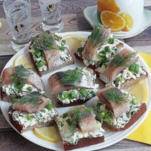 Тартинки с селедкой