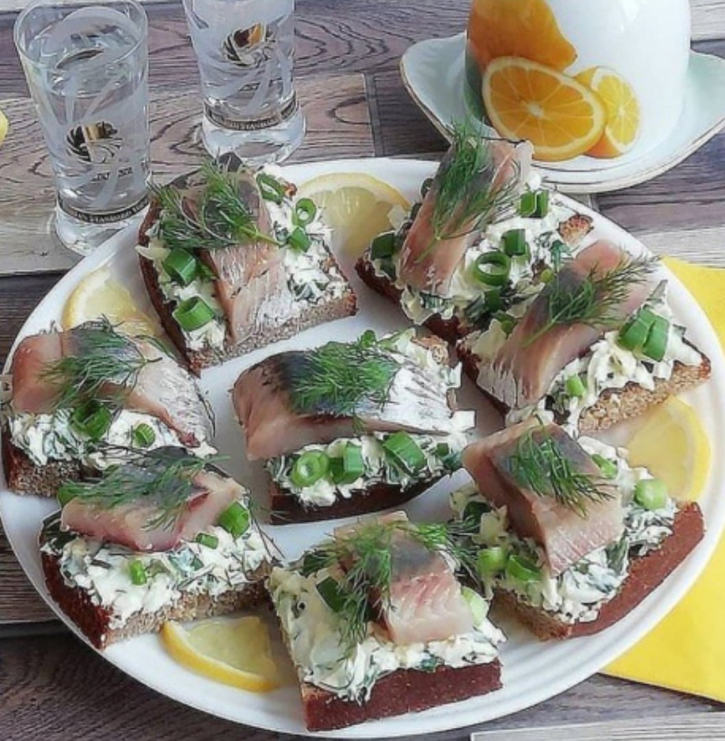 Тартинки с селедкой
