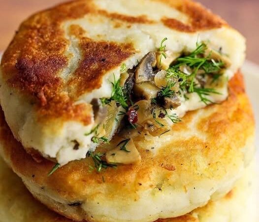 Картофельные пирожки с грибами