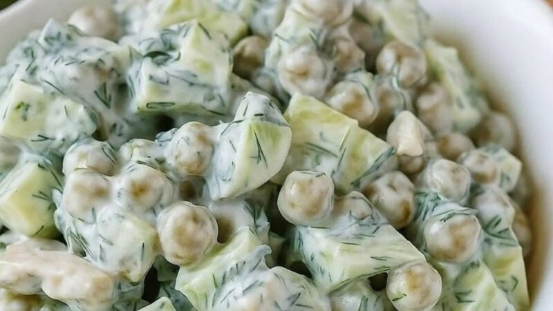 🥒 «Нежный огуречный рай с курицей и горошком»