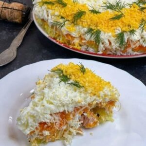 Необычная мимоза с форелью горячего копчения