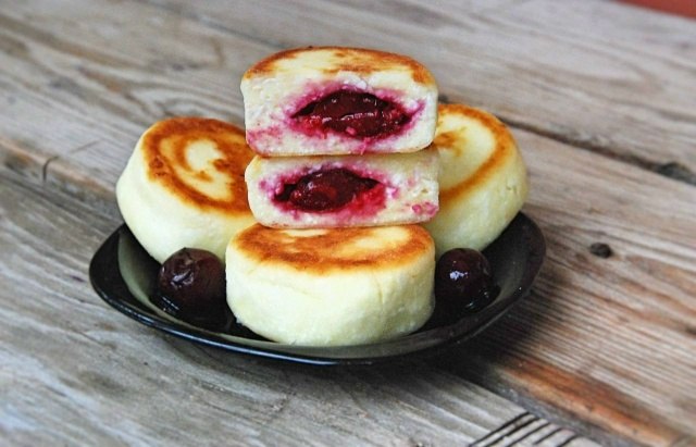 Сырники с вишней