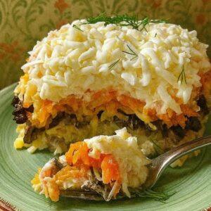 Салат із курячою грудкою та печерицями