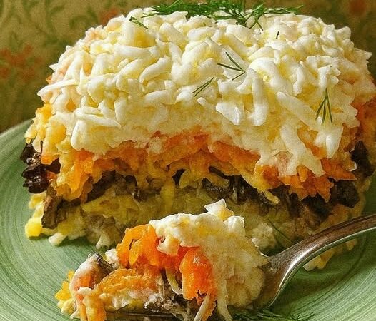 Салат із курячою грудкою та печерицями