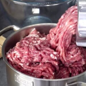 Чому м’ясорубка «жує» фарш і як це виправити