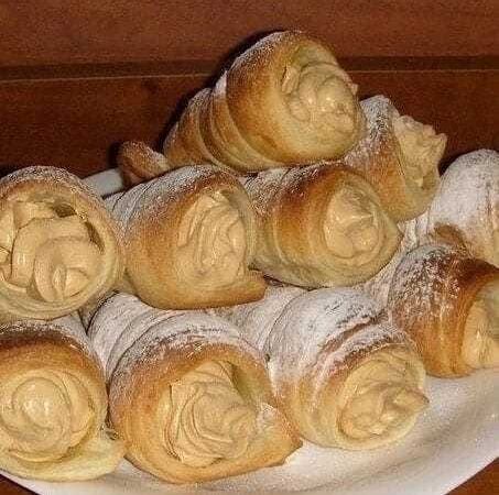 Листкові трубочки з кремом