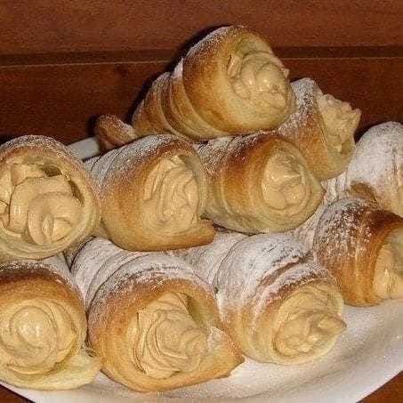 Листкові трубочки з кремом