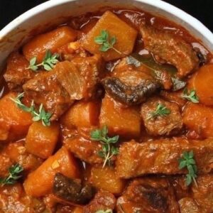 М’ясо тушковане в чорному чаї з лимоном