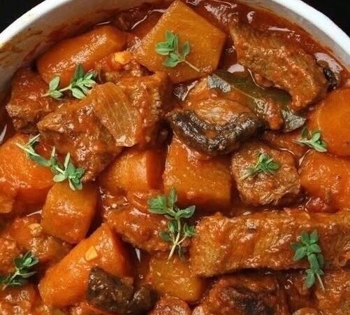 М’ясо тушковане в чорному чаї з лимоном