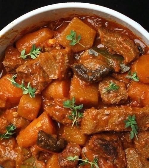 М’ясо тушковане в чорному чаї з лимоном